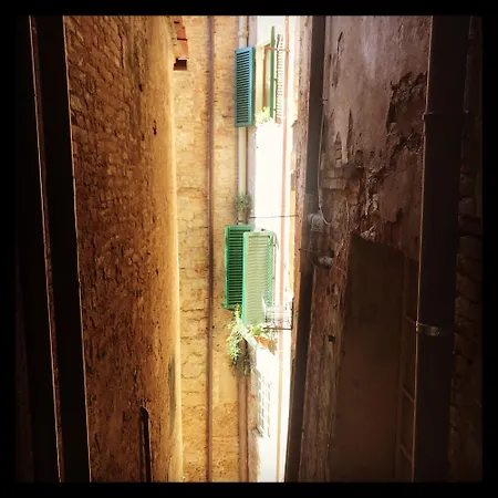 Splendido Loft Nel Centro Antico דירה